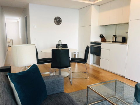 Wyndel Apartments Neutral Bay - Military - Accommodation in Surfers Paradise 4
