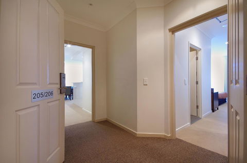 Macquarie Waters Boutique Apartment Hotel - Accommodation in Surfers Paradise 7
