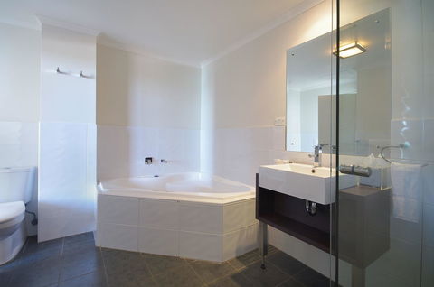 Macquarie Waters Boutique Apartment Hotel - Accommodation in Surfers Paradise 28