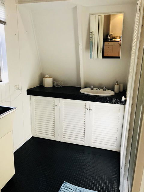 Little Blue Beach House - Accommodation in Surfers Paradise 13