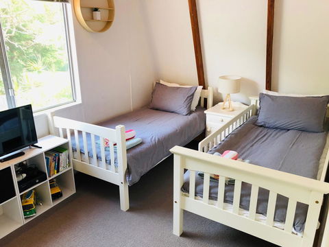 Little Blue Beach House - Accommodation in Surfers Paradise 5