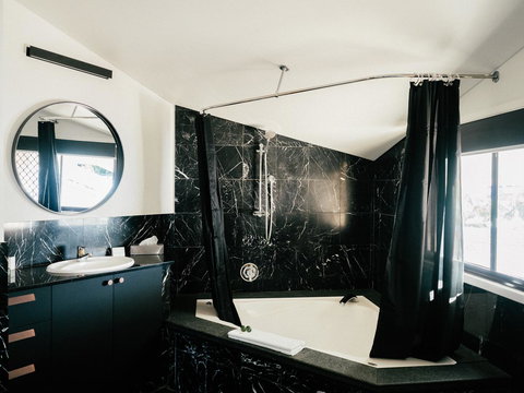 Waves Byron Bay - Accommodation in Surfers Paradise 22