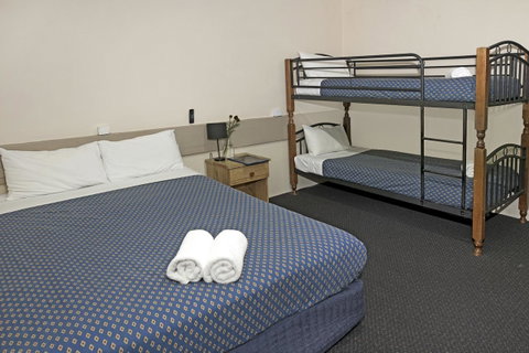 Banjo Paterson Inn - Accommodation in Surfers Paradise 11