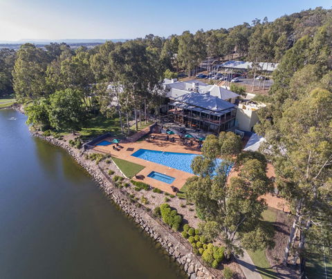 Oaks Cypress Lakes Resort - Accommodation in Surfers Paradise 0