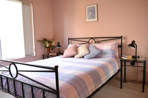 Bundle Hill Cottages - Accommodation in Surfers Paradise 28
