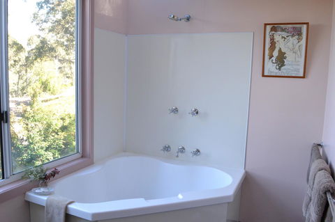 Bundle Hill Cottages - Accommodation in Surfers Paradise 26