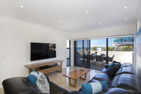 Beachfront 2 - Accommodation in Surfers Paradise 3