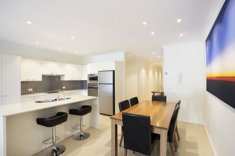 Beachfront 2 - Accommodation in Surfers Paradise 8