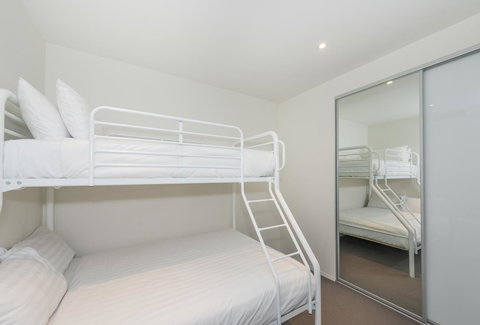 Lakefront 116 Kingston ACT - Accommodation in Surfers Paradise 4