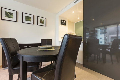 Lakefront 116 Kingston ACT - Accommodation in Surfers Paradise 13