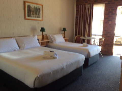 Bega Downs Motor Inn - Accommodation in Surfers Paradise 2