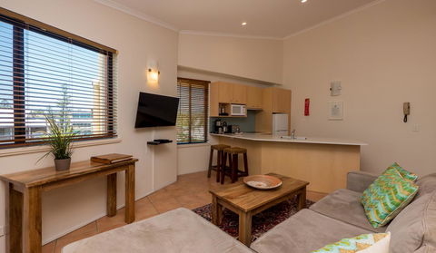 Byron Quarter Apartments - Accommodation in Surfers Paradise 38