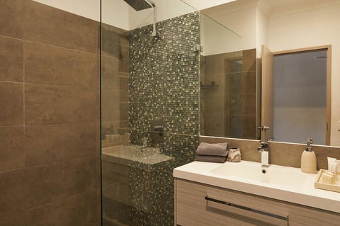 Byron Quarter Apartments - Accommodation in Surfers Paradise 9