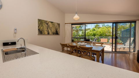 Byron Quarter Apartments - Accommodation in Surfers Paradise 32