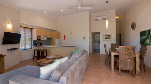 Byron Quarter Apartments - Accommodation in Surfers Paradise 39