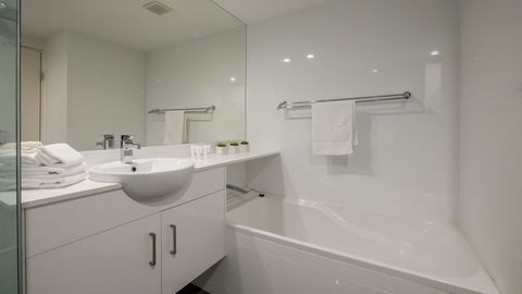 Byron Quarter Apartments - Accommodation in Surfers Paradise 35