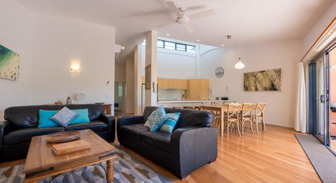 Byron Quarter Apartments - Accommodation in Surfers Paradise 26