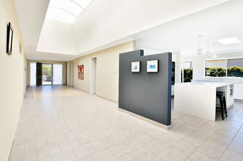 Neptune I Absolute Beachfront I Stunning Views - Accommodation in Surfers Paradise 24