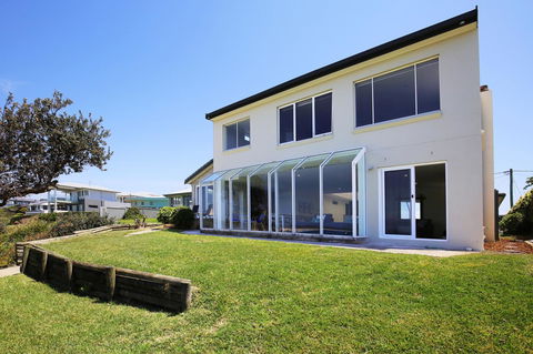 Neptune I Absolute Beachfront I Stunning Views - Accommodation in Surfers Paradise 26