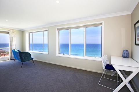 Neptune I Absolute Beachfront I Stunning Views - Accommodation in Surfers Paradise 12