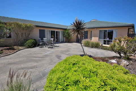 Neptune I Absolute Beachfront I Stunning Views - Accommodation in Surfers Paradise 30