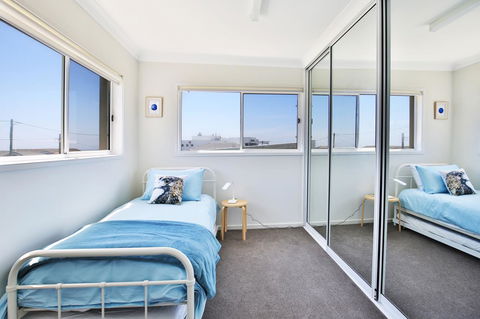 Neptune I Absolute Beachfront I Stunning Views - Accommodation in Surfers Paradise 14