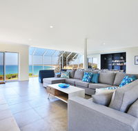 Neptune - Absolute Beachfront - Accommodation in Surfers Paradise
