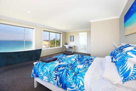 Neptune I Absolute Beachfront I Stunning Views - Accommodation in Surfers Paradise 11