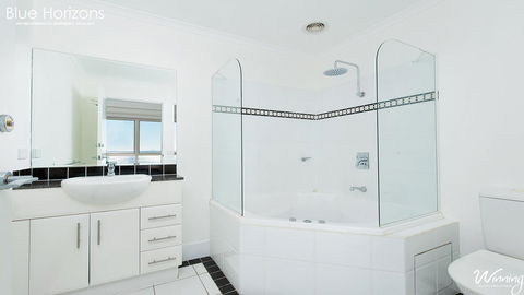Blue Horizons, Unit 808, 41-45 Shoal Bay Road - Accommodation in Surfers Paradise 14