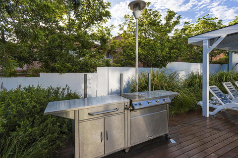 Oaks Nelson Bay Lure Suites - Accommodation in Surfers Paradise 7