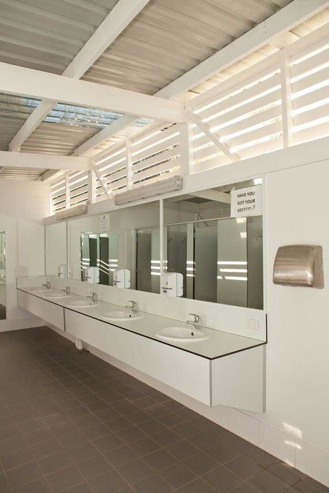 Blue Lagoon Beach Resort - Accommodation in Surfers Paradise 20