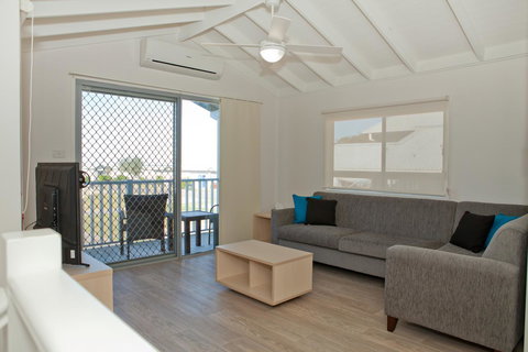 Blue Lagoon Beach Resort - Accommodation in Surfers Paradise 25