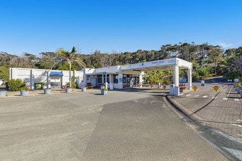 Blue Lagoon Beach Resort - Accommodation in Surfers Paradise 11