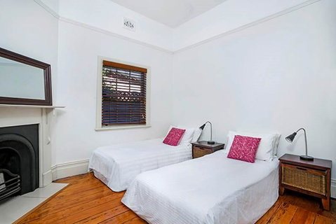 Holiday Home Fairy Bower Road Manly FAB05 - Accommodation in Surfers Paradise 5