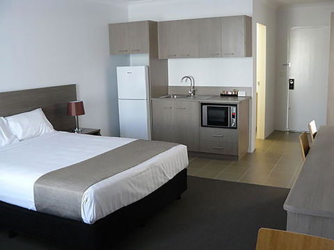 Adelong Motel - Accommodation in Surfers Paradise 8