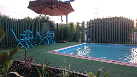 Adelong Motel - Accommodation in Surfers Paradise 9
