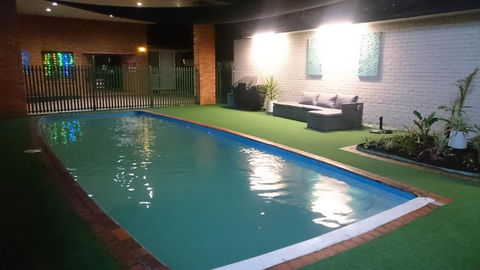 Adelong Motel - Accommodation in Surfers Paradise 2