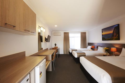 Adelong Motel - Accommodation in Surfers Paradise 4