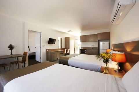 Adelong Motel - Accommodation in Surfers Paradise 3