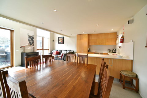 Snowstream 4 - Accommodation in Surfers Paradise 9