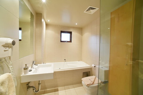 Snowstream 4 - Accommodation in Surfers Paradise 6