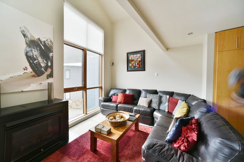 Snowstream 4 - Accommodation in Surfers Paradise 7