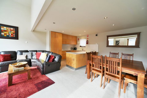 Snowstream 4 - Accommodation in Surfers Paradise 2