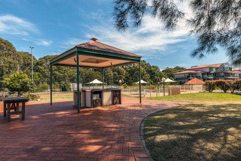 Condo 105 @ Horizons Golf Resort - Salamander Bay NSW - Accommodation in Surfers Paradise 24