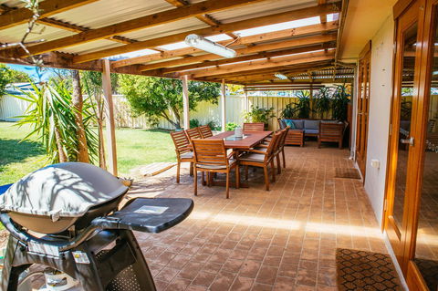 Sunbaker Pet Friendly Awards Finalist 4 Mins Walk To Culburra Beach - Accommodation in Surfers Paradise 0