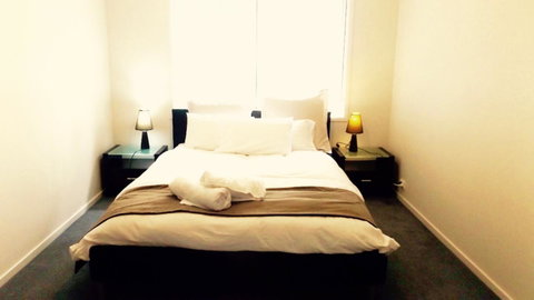 Jindabyne Executive - Accommodation in Surfers Paradise 4