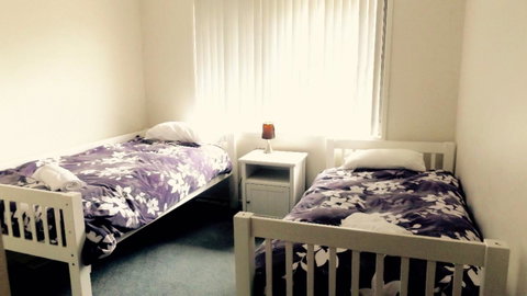 Jindabyne Executive - Accommodation in Surfers Paradise 2