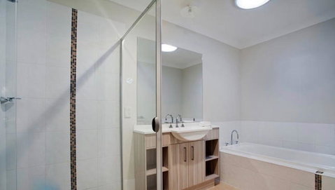 Jindabyne Executive - Accommodation in Surfers Paradise 7
