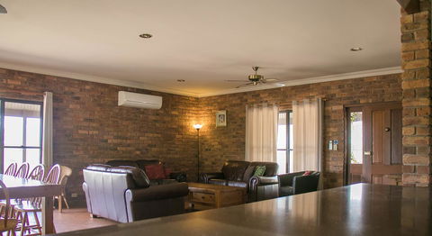 Ironstone Estate Lovedale - Accommodation in Surfers Paradise 17
