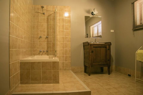 Ironstone Estate Lovedale - Accommodation in Surfers Paradise 10